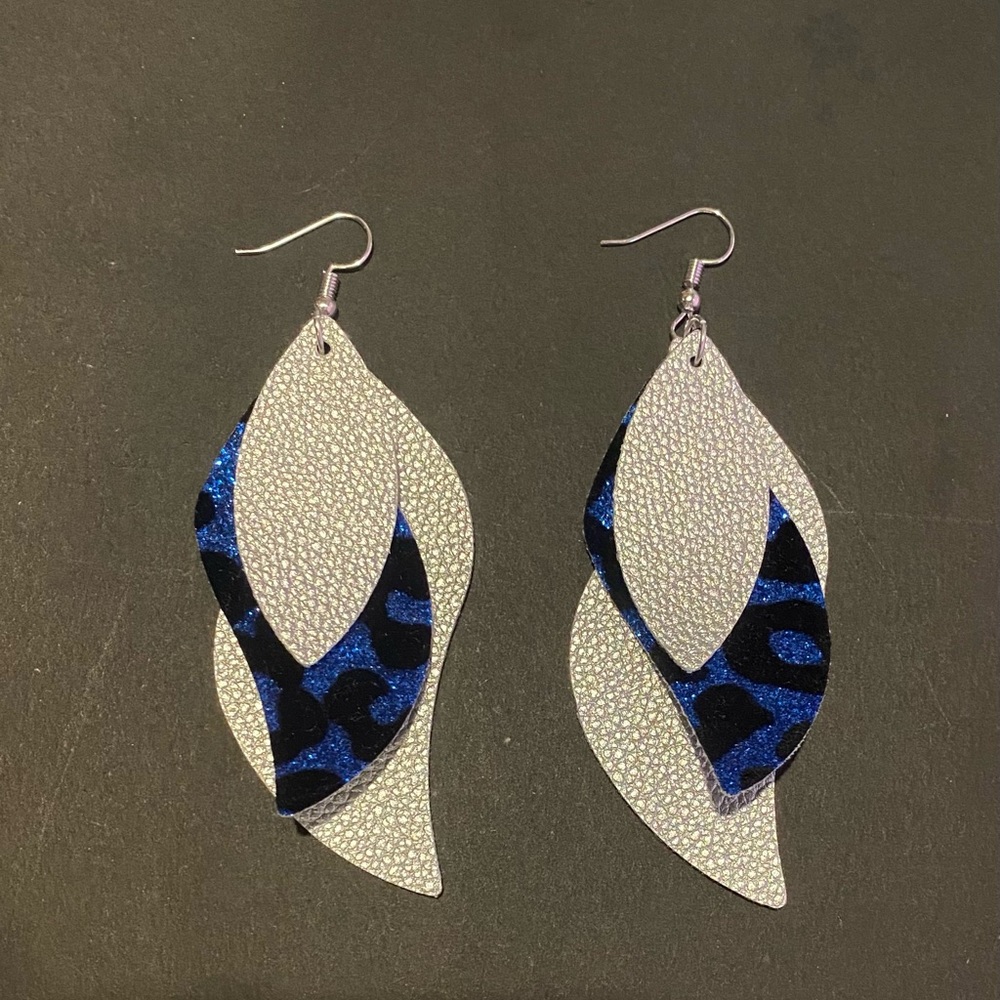 Earrings‼️FREE SHIPPING‼️